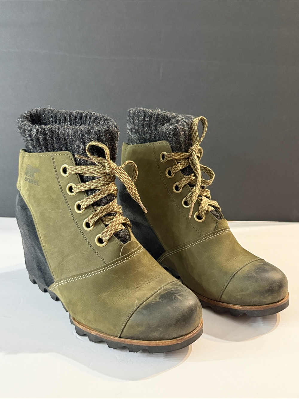 Sorel Olive Green and Charcoal Lace-Up Wedge Ankle Boots, sz 9
